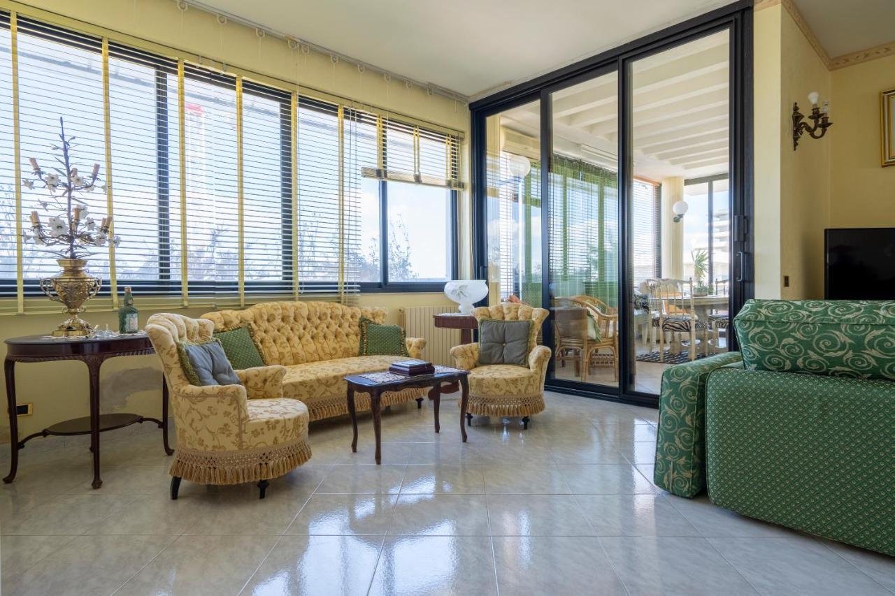 טרני Grazia Attic Apartment With Terrace מראה חיצוני תמונה
